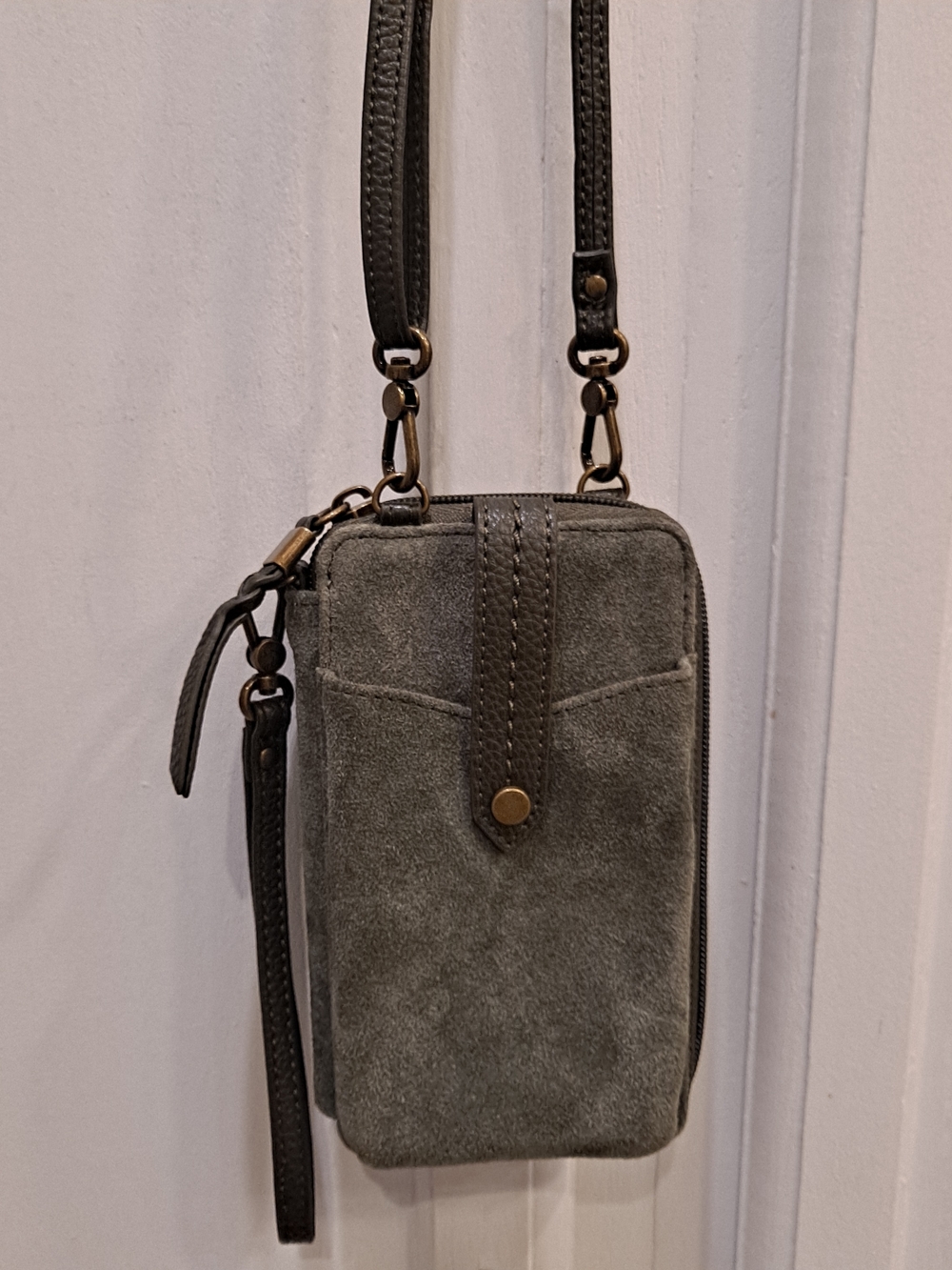 The Sak Silverlake Moss Green Suede Leather Crossbody Convertible Phone Wallet